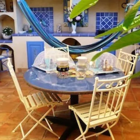 Bed & Breakfast Coeurs De Pirates: Exotic Provencal Retreat